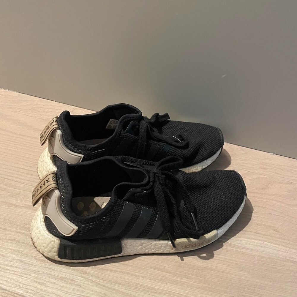 Adidas Black Sneaker